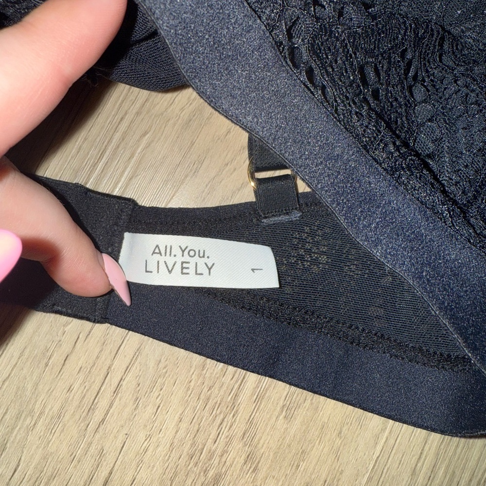 ⭐️Lively Black Lace Detail Bra⭐️‎ - Picture 2 of 3